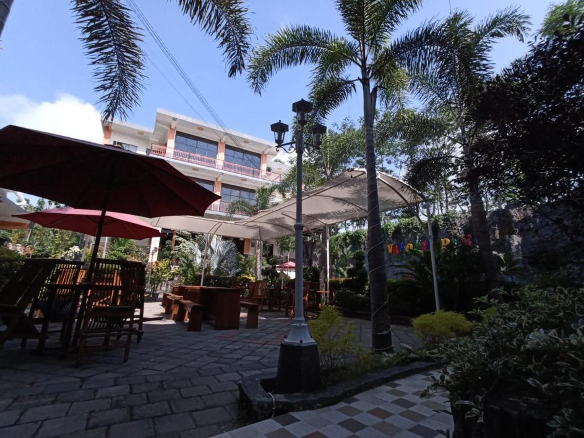 Hotel Grand Valonia Jembel Exterior foto
