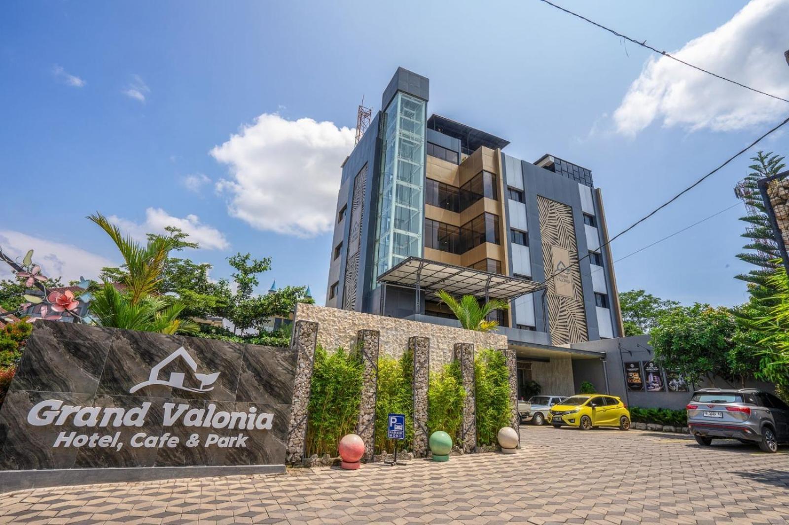 Hotel Grand Valonia Jembel Exterior foto