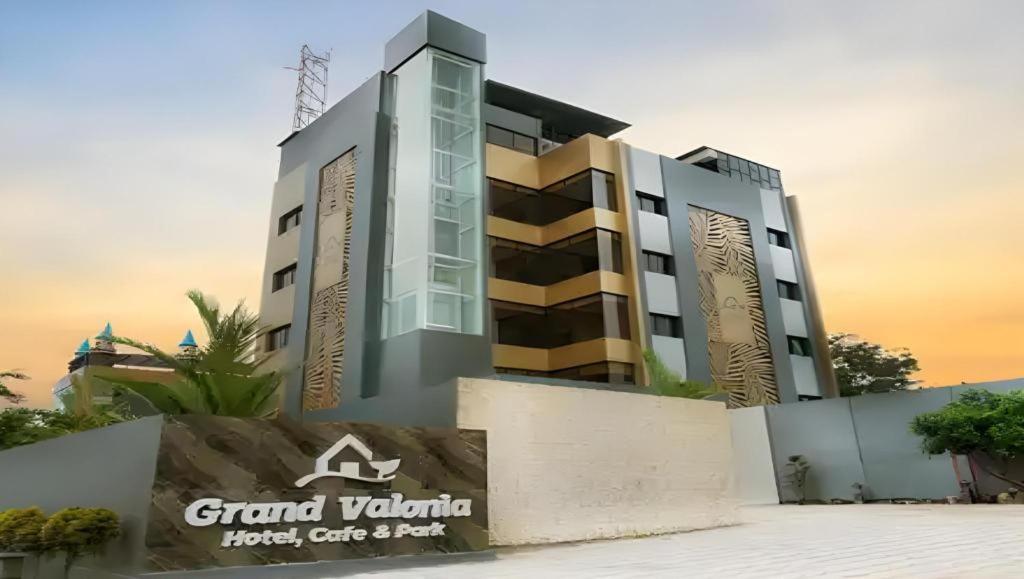 Hotel Grand Valonia Jembel Exterior foto